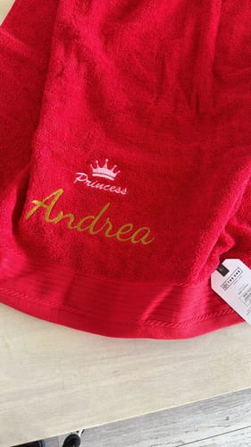Customer photo review of Personalisiertes Kinder Handtuch mit Namen und Motiv bestickt