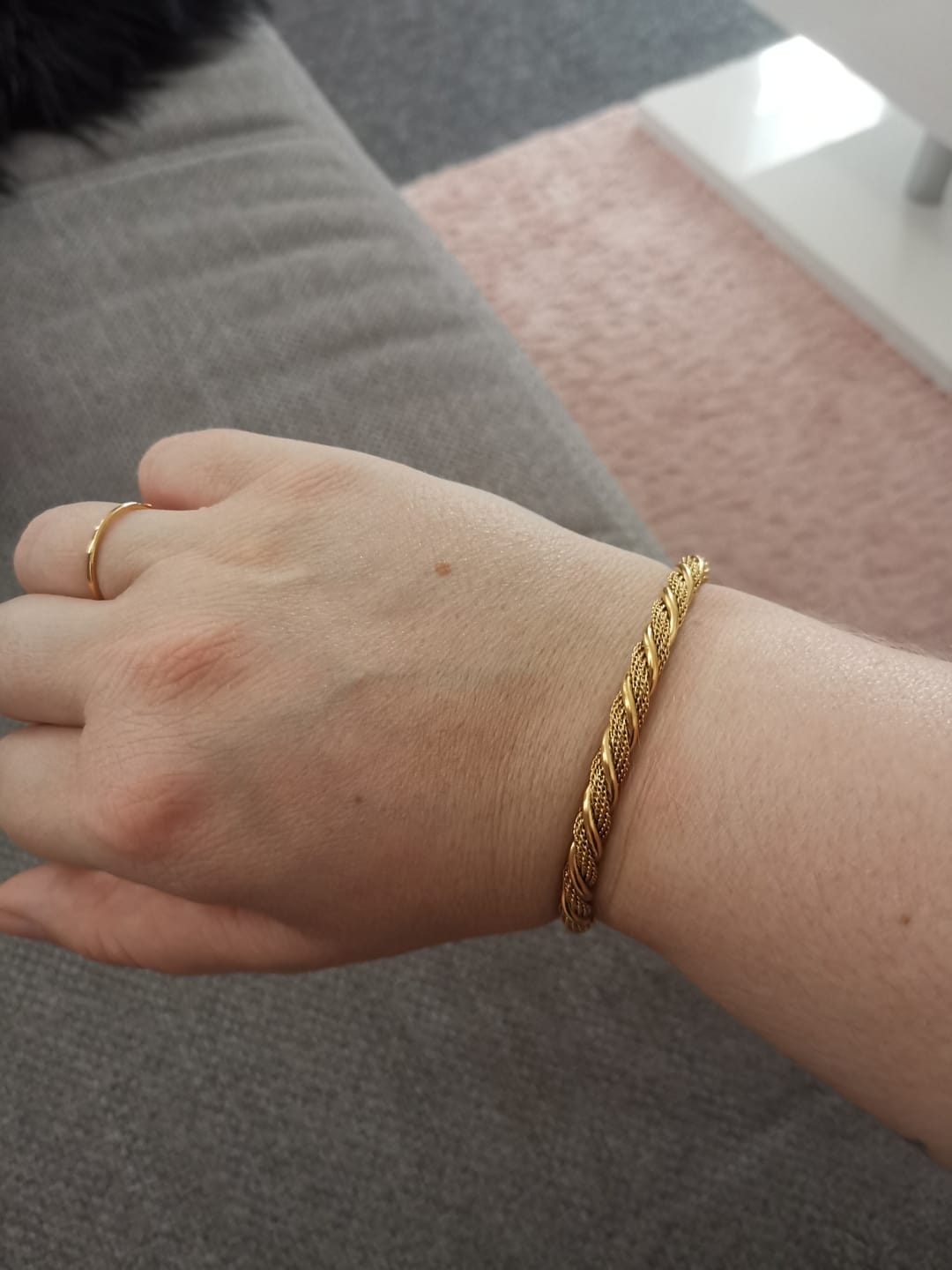 Customer photo review of Twist Armreif | 18K vergoldet