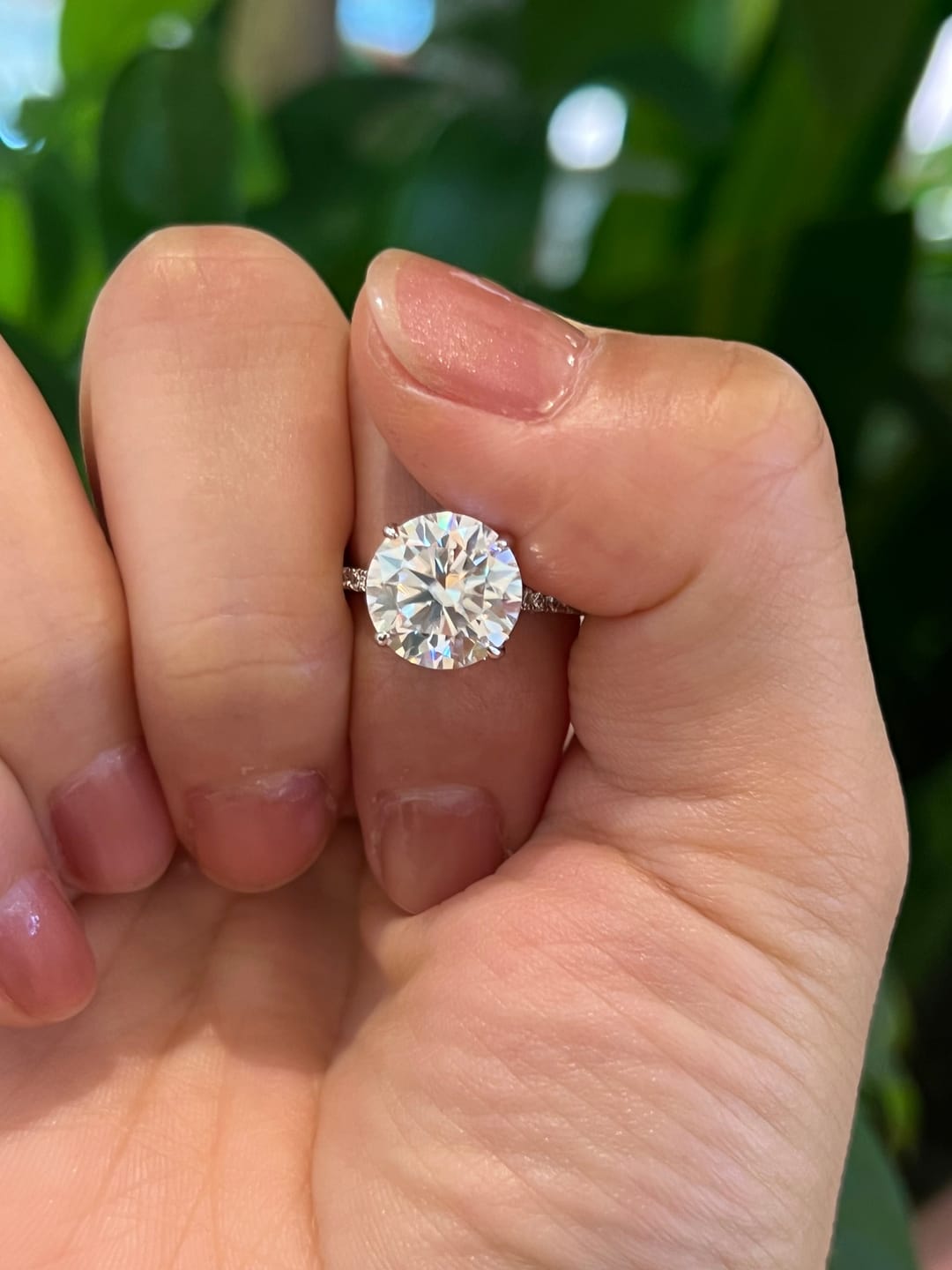 Customer photo review of S925 Moissanite 4.0/3.0 Carat Round Cut Engagement Ring Stackable Ring For Women Everyday Wear