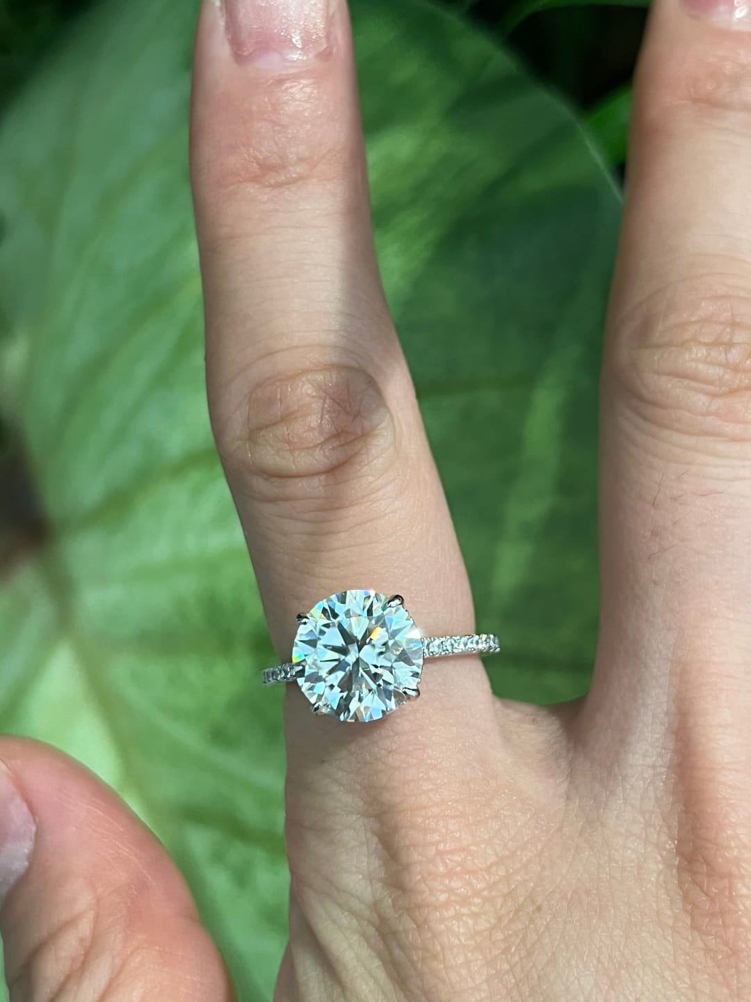 Customer photo review of S925 Moissanite 4.0/3.0 Carat Round Cut Engagement Ring Stackable Ring For Women Everyday Wear