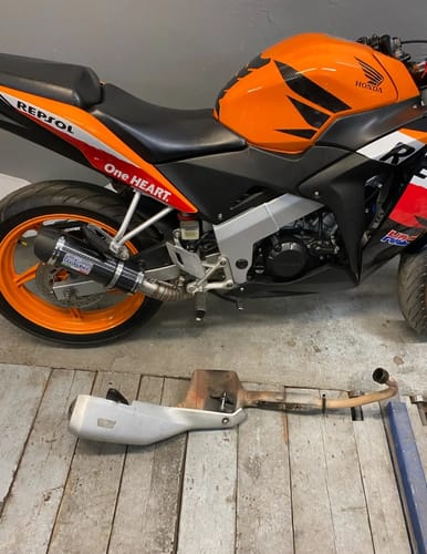 Customer photo review of Silenciador Universal Moto Símil Carbono 51mm
