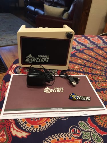 Customer photo review of Donner ミニギターアンプ 5W 7種類アンプモデル モデリングアンプ コンパクト 40種類ドラムマシンタイプ ディレイ リバーブ エフェクター内蔵 ワイヤレス接続 電池駆動 ヘッドホンとAUX IN端子付き 自宅練習