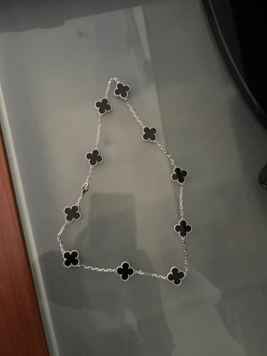 Customer photo review of CLOVER 10 MOTIF ONYX NECKLACE