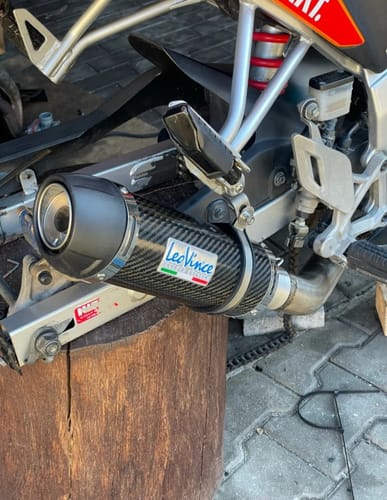 Customer photo review of Silenciador Universal Moto Símil Carbono 51mm