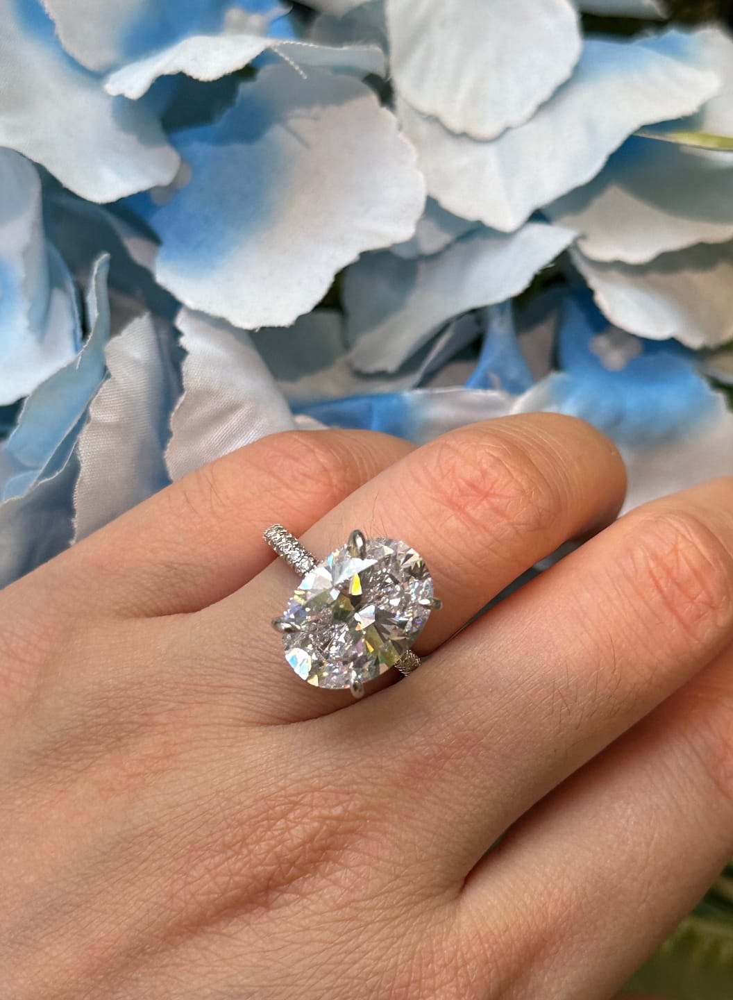 Customer photo review of S925 8.0 Carat Oval Cut Exclusive Simulated Diamond Engagement Ring Travel Ring For Women