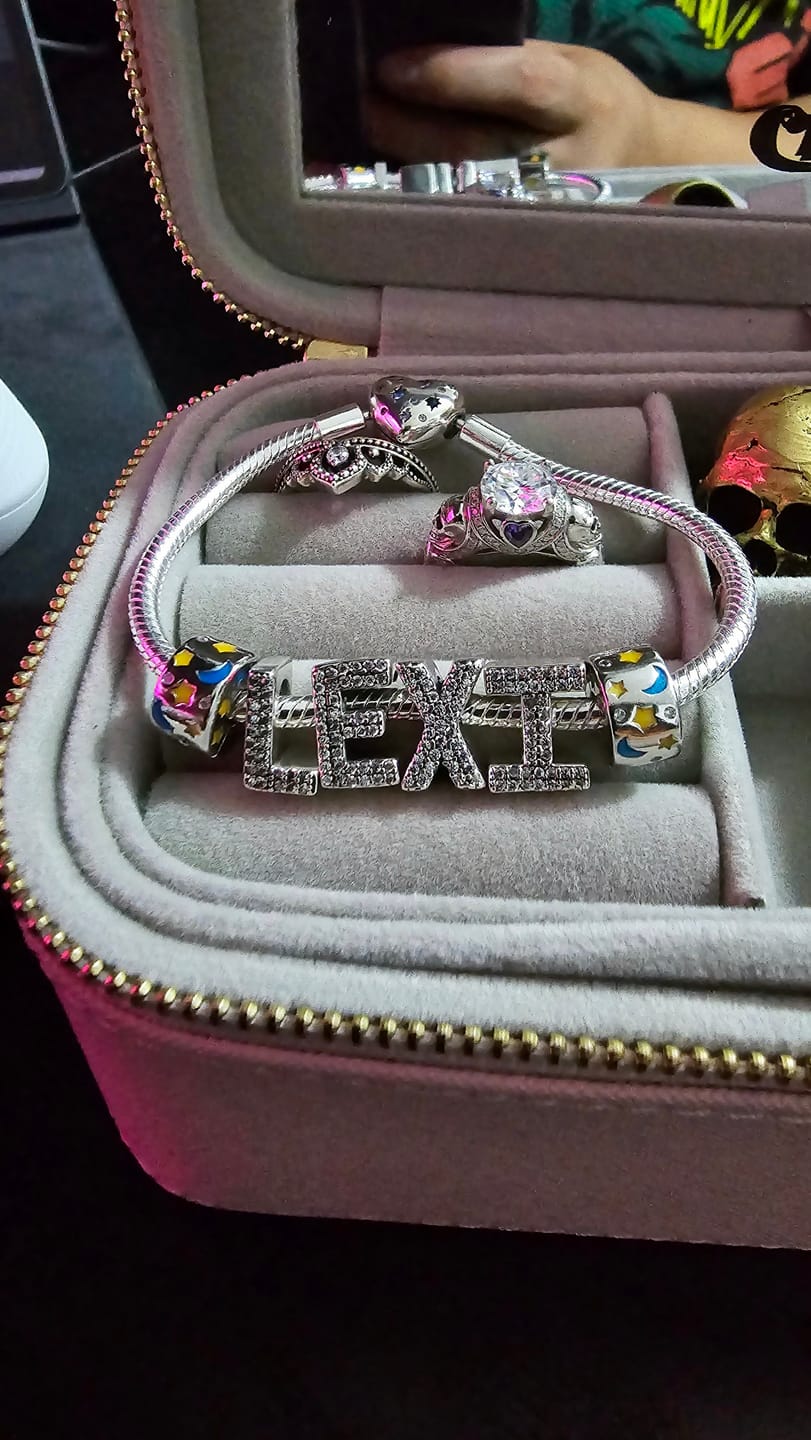 Customer photo review of Pulsera Corazon Noche Estrellada
