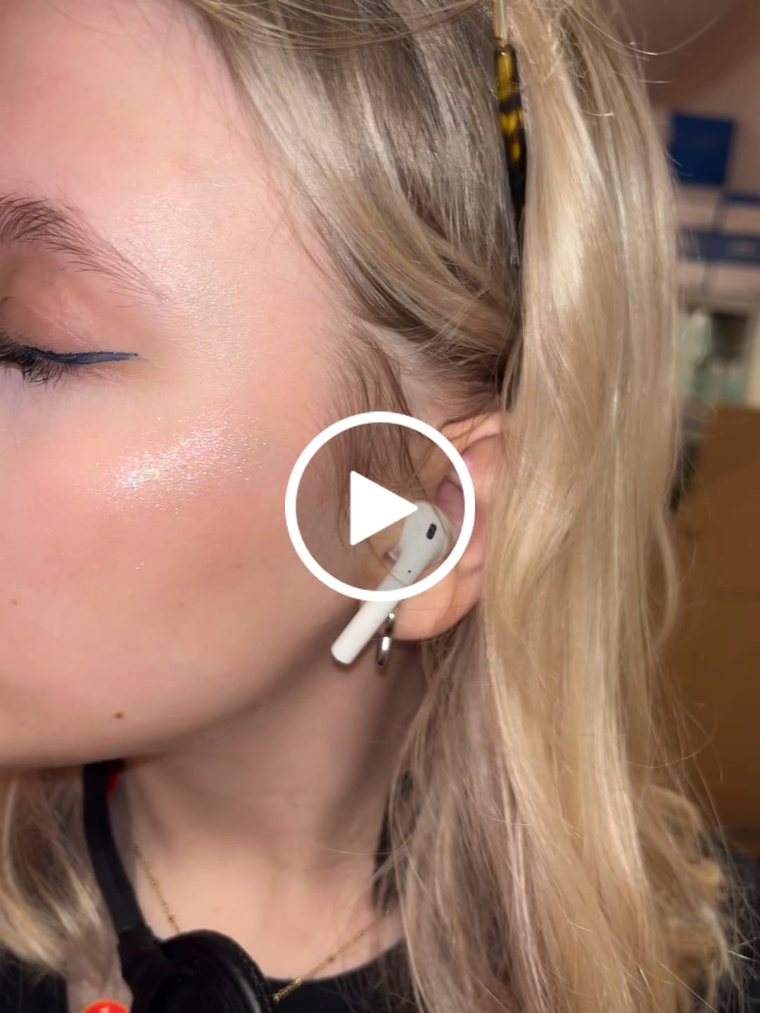 Customer video review of Rainbow glow Eyeshadow/highlighter