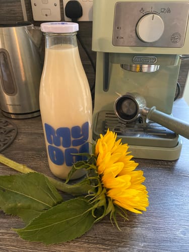 Customer photo review of MYOM 1l Glass Milk Bottle With Screw Top Lid