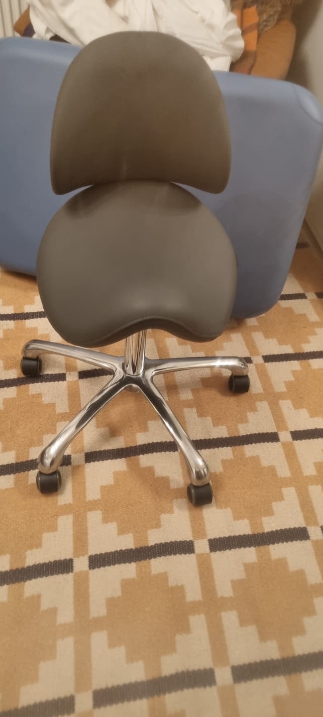 Customer photo review of Rollhocker Diana Grau