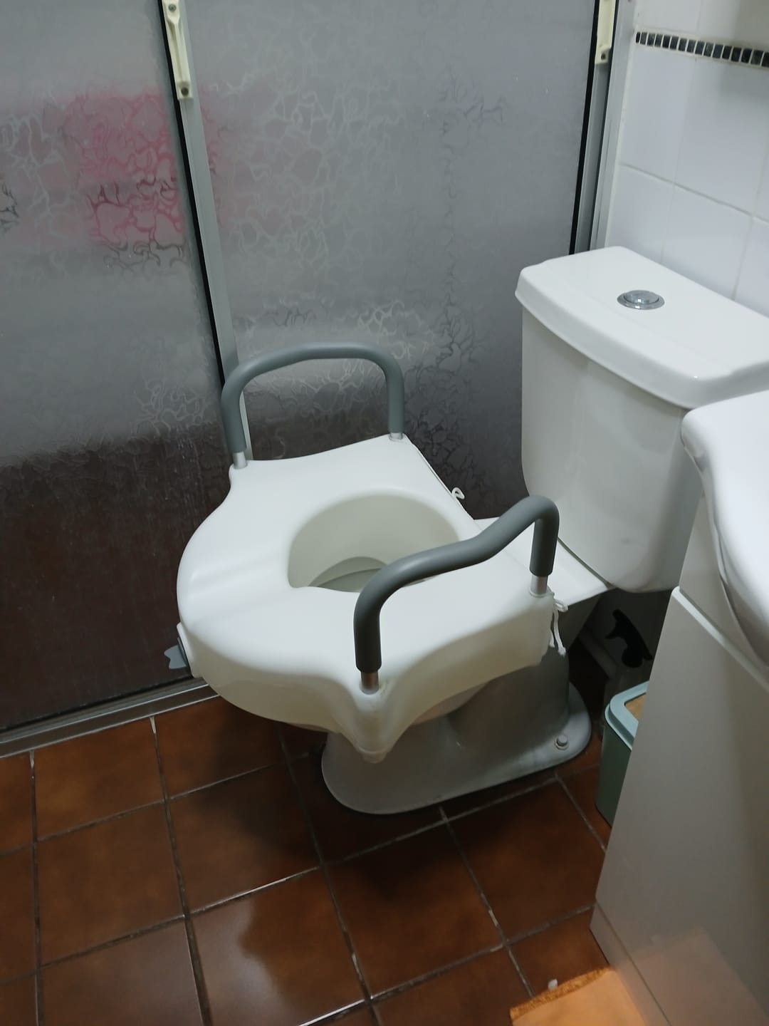 Customer photo review of Alza baño con brazos