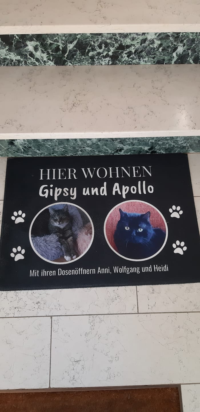 Customer photo review of Hier wohnt - Individuelle Haustier Fußmatte