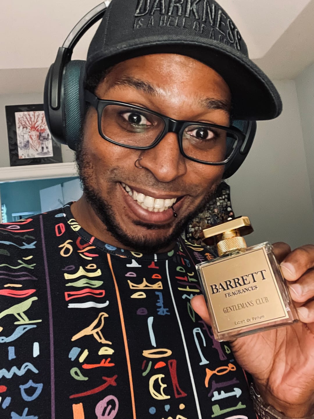 Customer photo review of Gentleman's Club Inspired by Bois Du Portigal