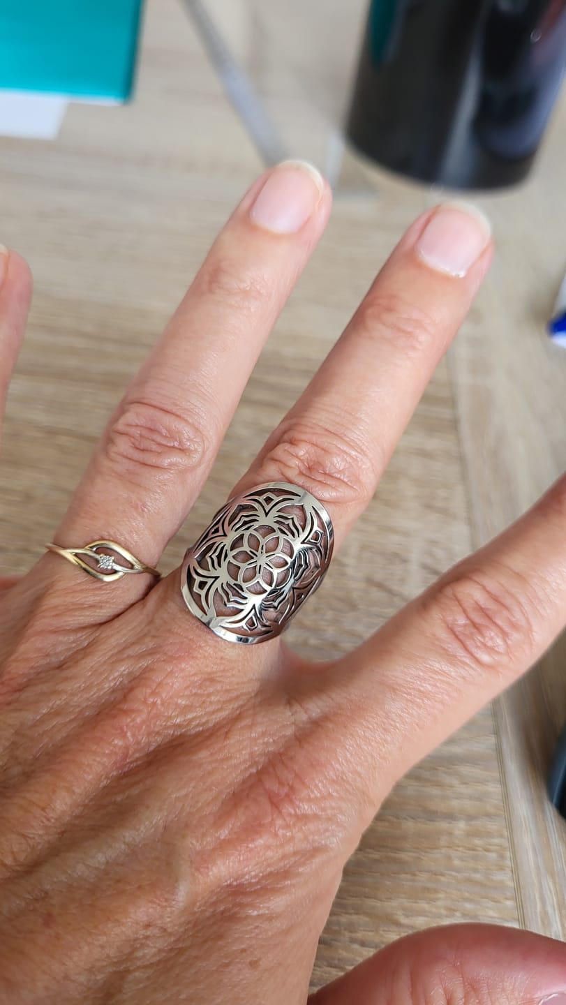 Customer photo review of Bague Ajustable "Fleur de Mandala"
