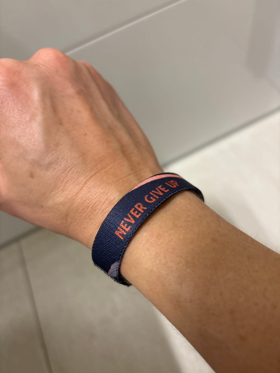 Customer photo review of Never Give Up - Elastisches Armband