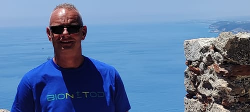 Customer photo review of ADBUSTING & GUERILLA PREMIUM SHIRT BUBEN • BIONTOD