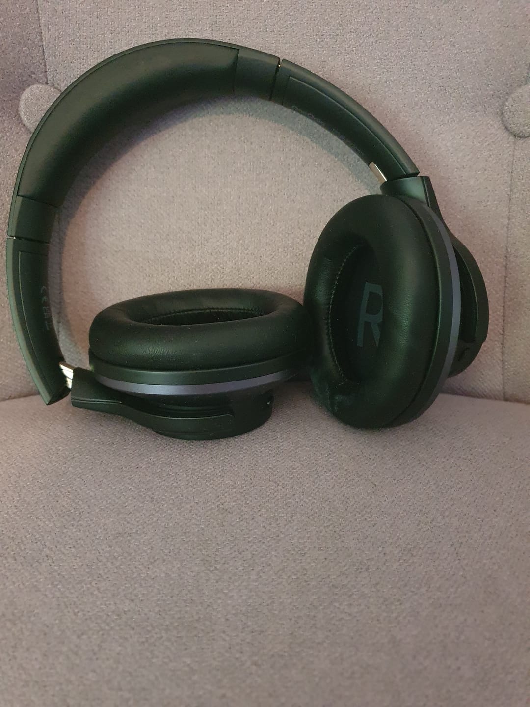 Customer photo review of Oneodio A Series - Bluetooth 5.0 Active Noise Cancelling Wireless Headphones - Built-in Microphone, Type C Charging & Carry Case
