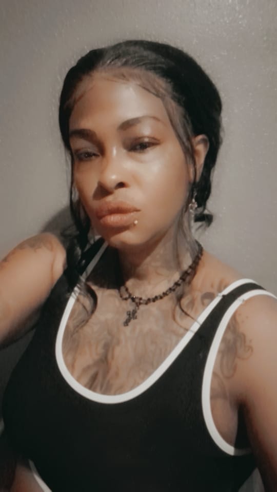 Customer photo review of Sensationnel Bare Lace Glueless 13x6 Lace Front Wig - 13x6 UNIT 11