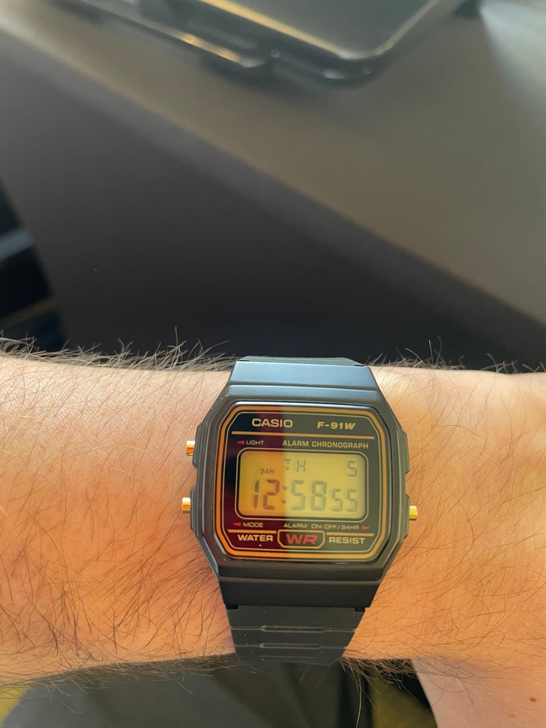 Customer photo review of Reloj Casio Vintage F-91WG-9SDF Clásico Líneas Amarillas