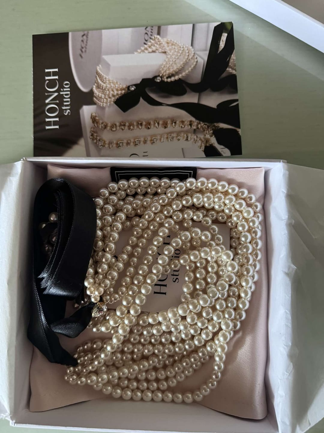 Customer photo review of Чокер з 8 рядів перлин айворі