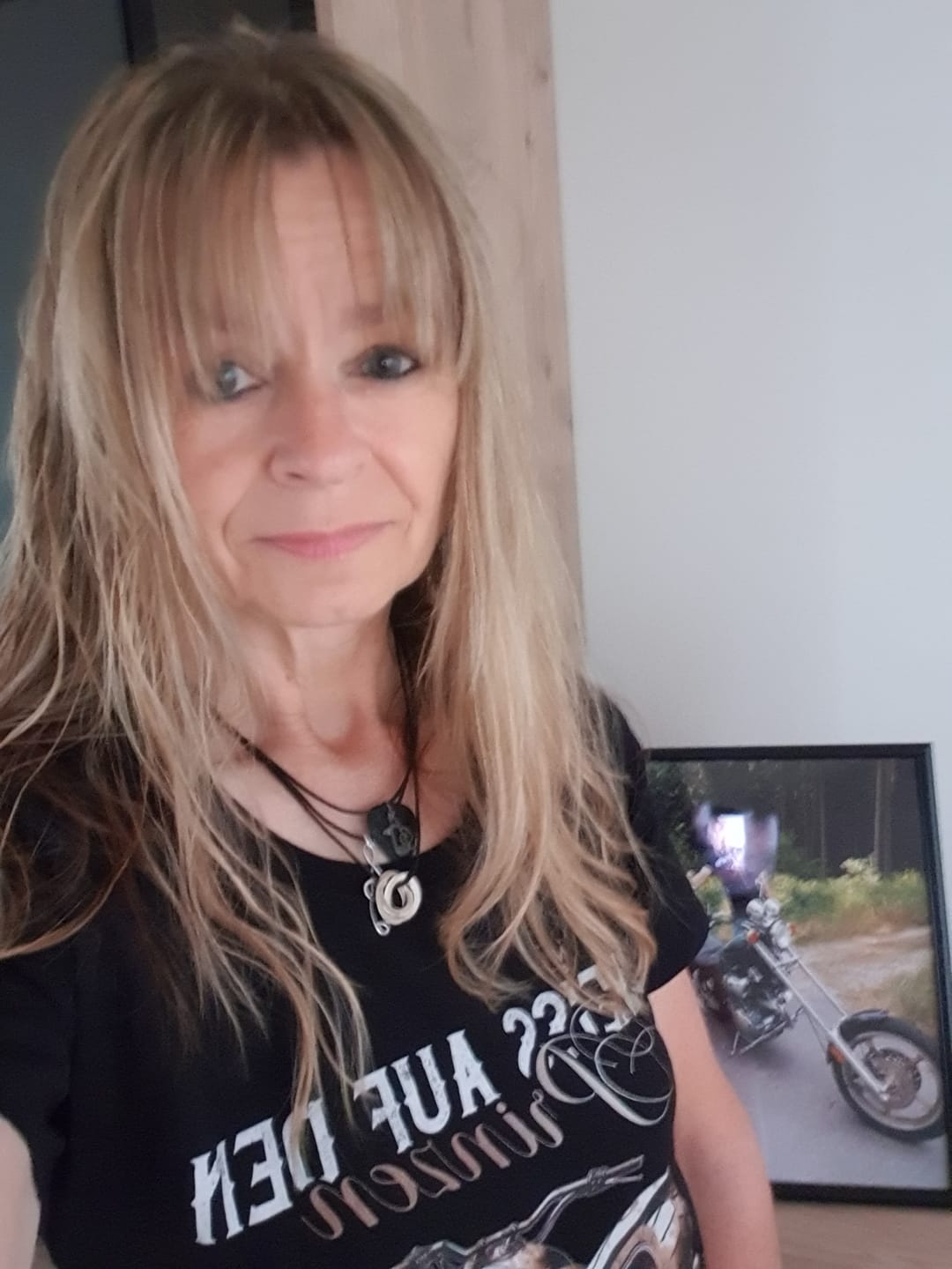 Customer photo review of Scheiß auf den Prinzen, ich nehm' den Biker   - Motorrad Damen Premiumshirt