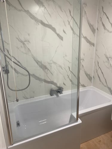 Customer photo review of Reinforced L-Shaped Square Shower Bath 1700 x 850/700 C/W Hinged 6mm Bath Screen & Front Panel
