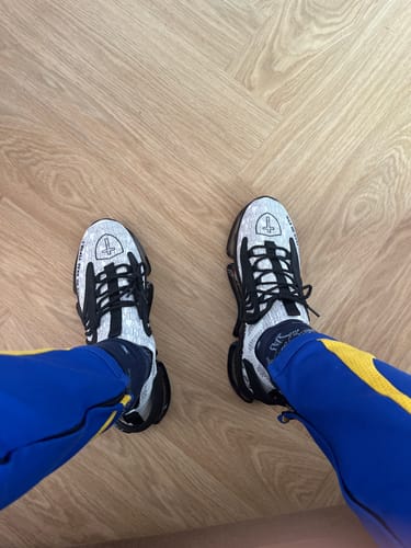 Customer photo review of Men's Black & White Psalm 23s