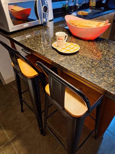 Customer photo review of Taburete Tolix Banqueta Metal Asiento Madera Respaldo