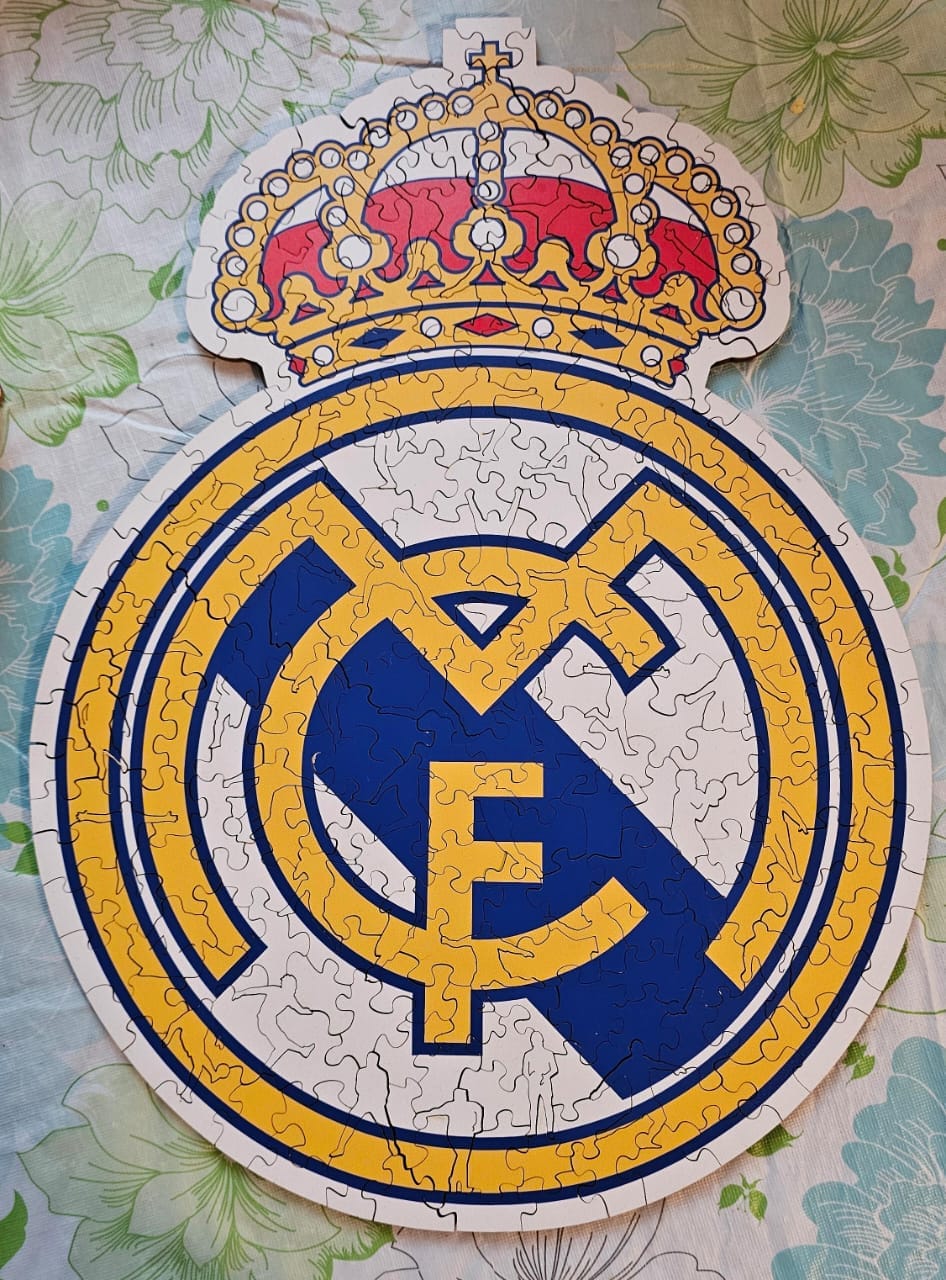 Customer photo review of Real Madrid CF® Logo - Wooden Puzzle