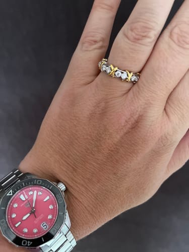 Customer photo review of Molto Kiss Eternity Entertwine Ring