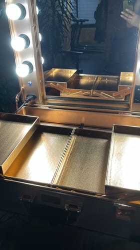 Customer photo review of Maleta de Maquillaje o Peluquería Profesional con Luces Tamaño M