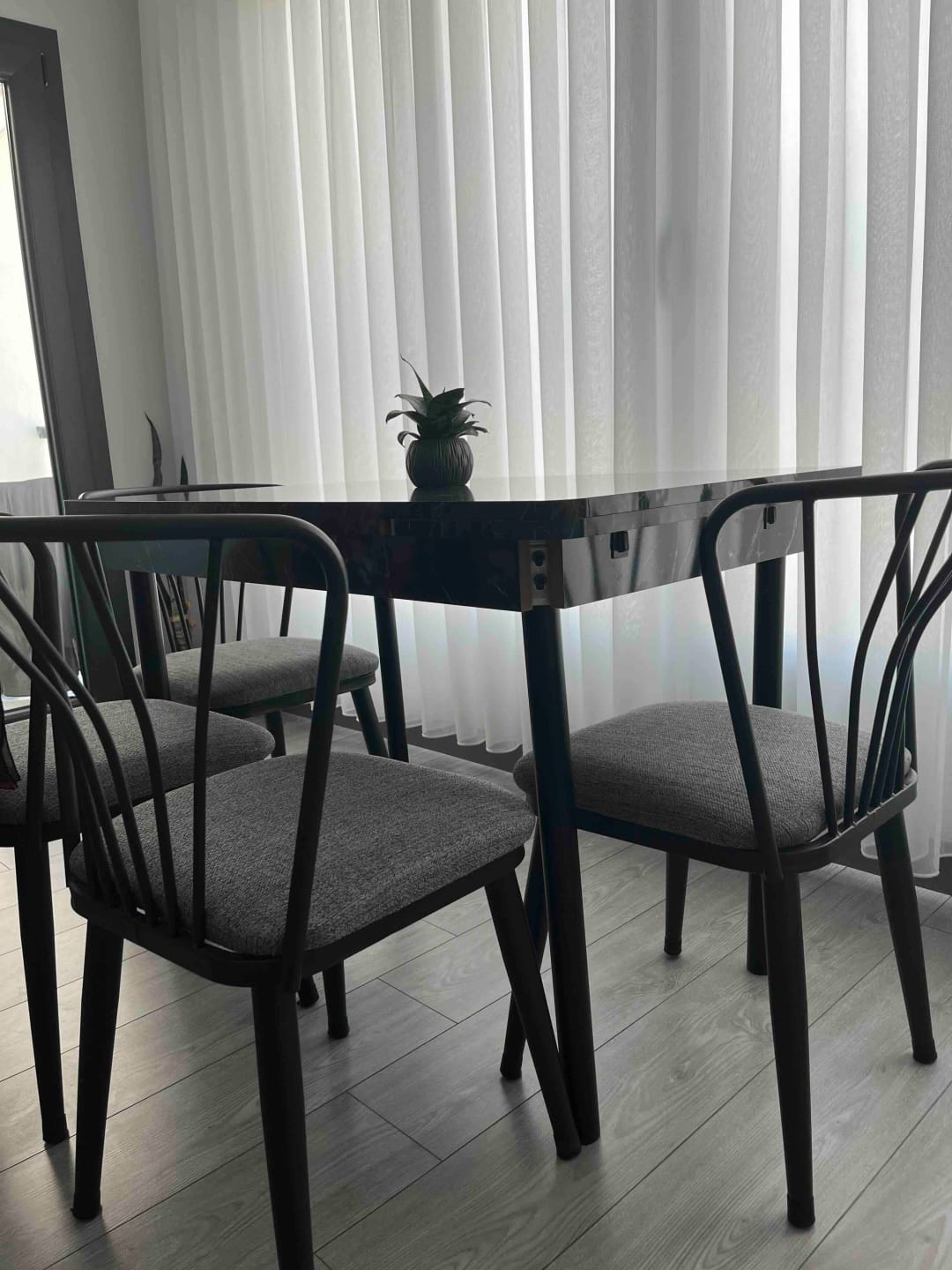 Customer photo review of Rani JB104 Metal Sandalye 4'lü Mutfak Yemek Masası Sandalyesi Açık Gri