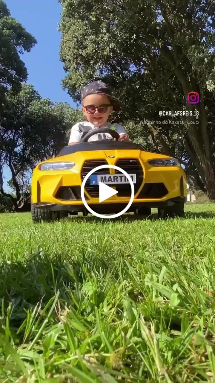 Customer video review of Carro Elétrico para Criança BMW M4 12v Amarelo c/ RODAS DE BORRACHA & ASSENTO EM PELE