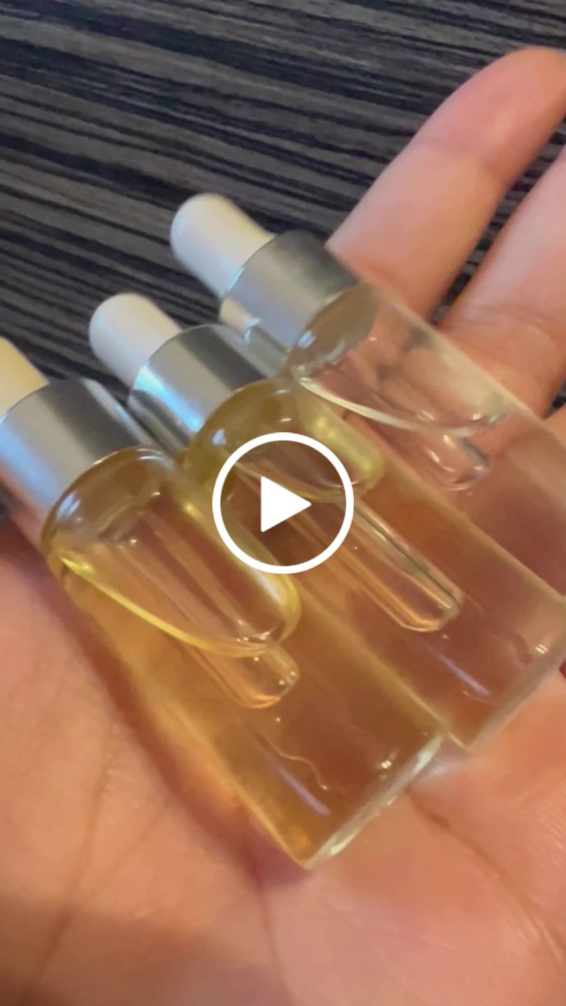 Customer video review of Scarlet Apple 5ML Fine Perfume Oil