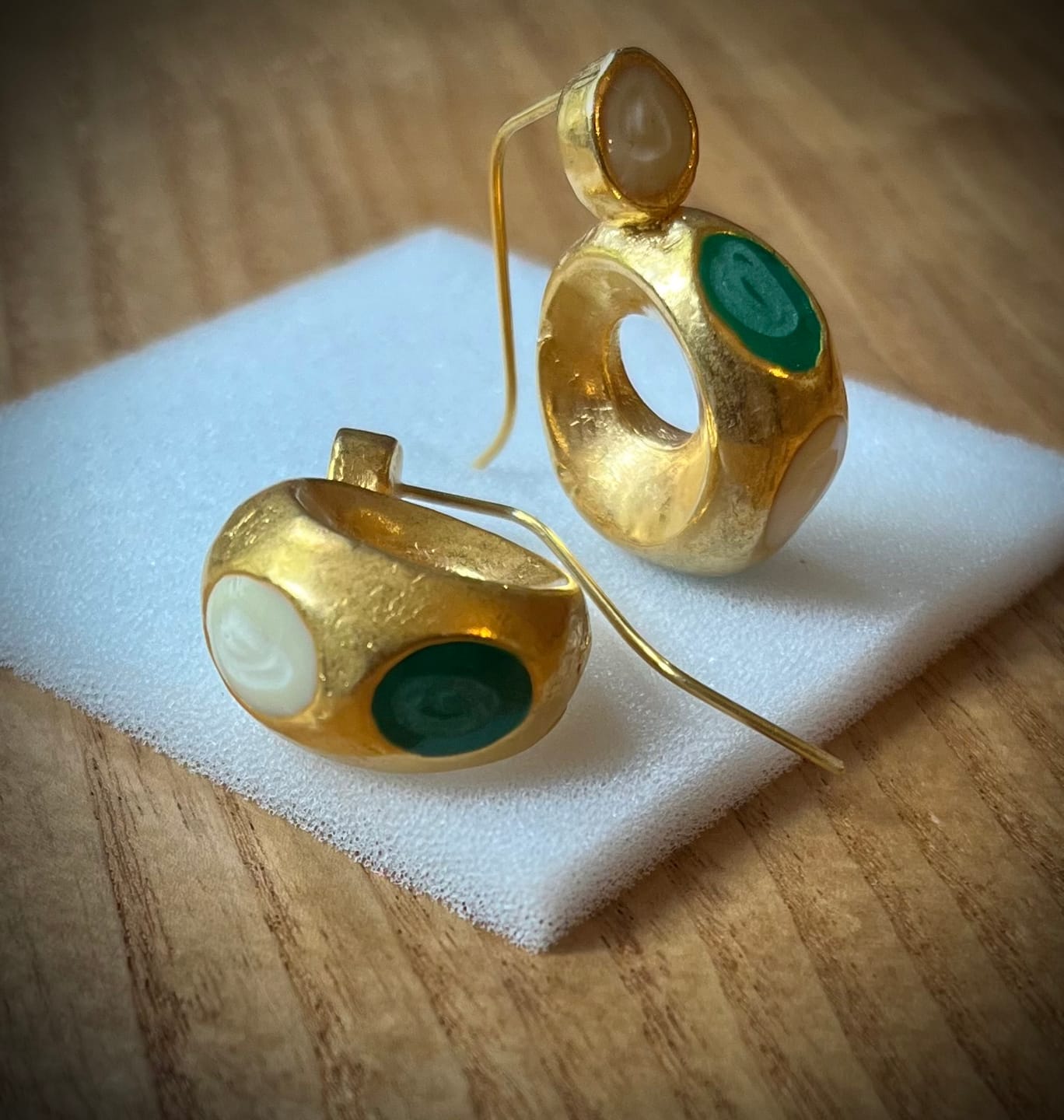 Customer photo review of Orecchini a crescente di Pompei con Gemma, Argento 925 placcato ORO 18K