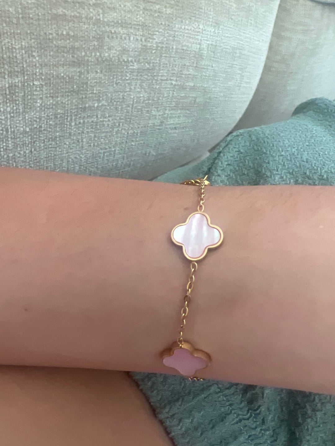 Customer photo review of Noemi Ohrstecker | 18K vergoldet