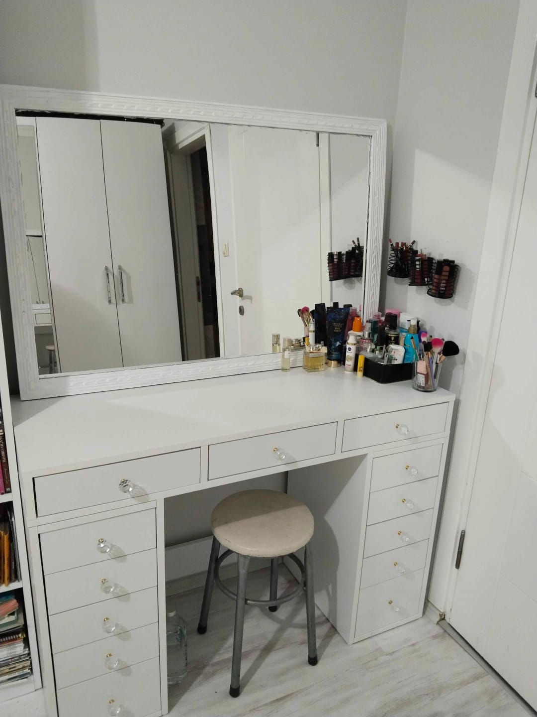 Customer photo review of Rani BJ106 Makyaj Tuvalet Masası 13 Çekmeceli Takı Düzenleyici Beyaz