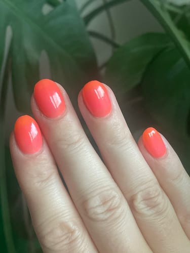 Customer photo review of Limited Edition 1 - Mood Change Dipping Powder