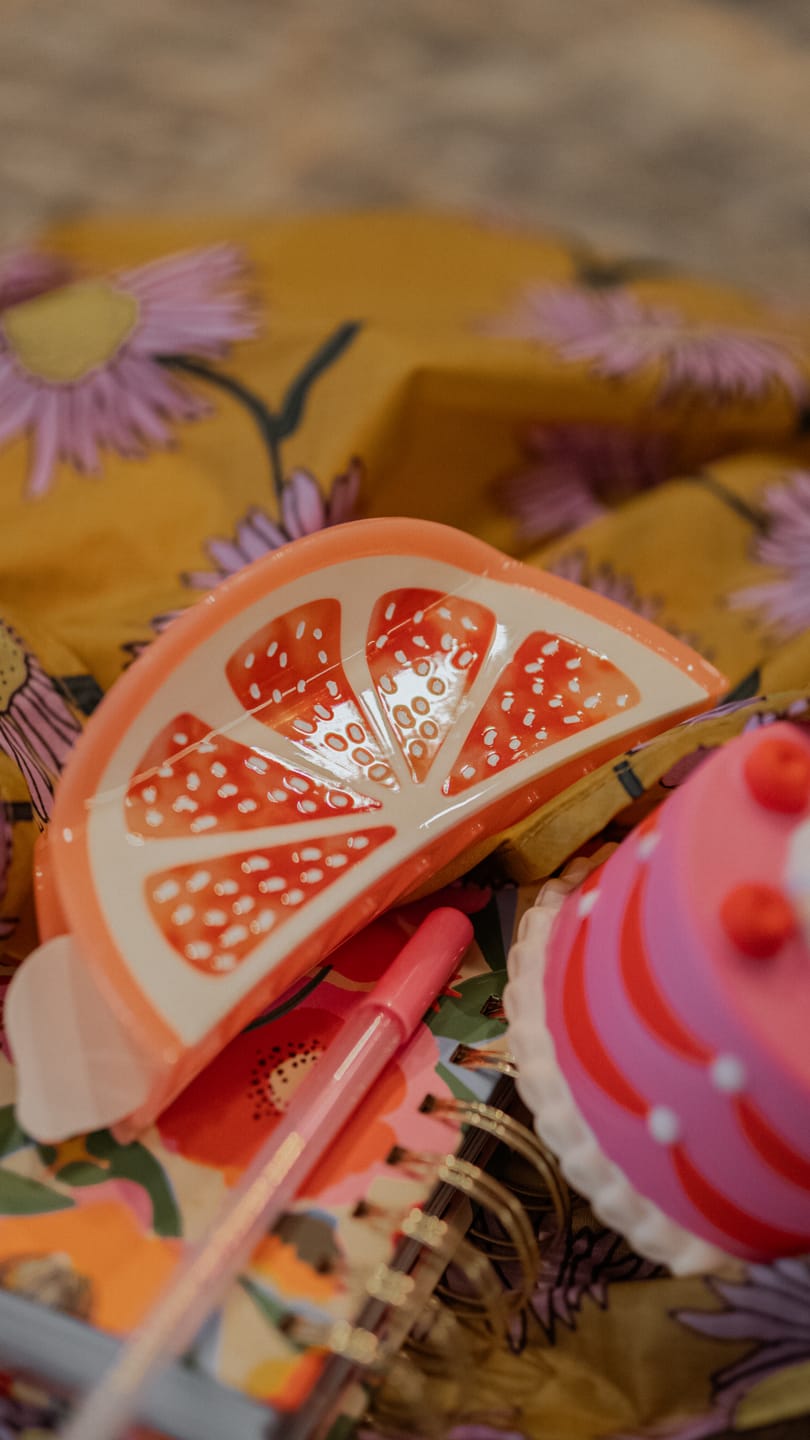Customer photo review of XL Grapefruit Slice Hair Claw Clip