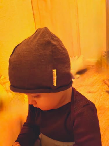 Customer photo review of Upcycling Merino Beanie Weintraube