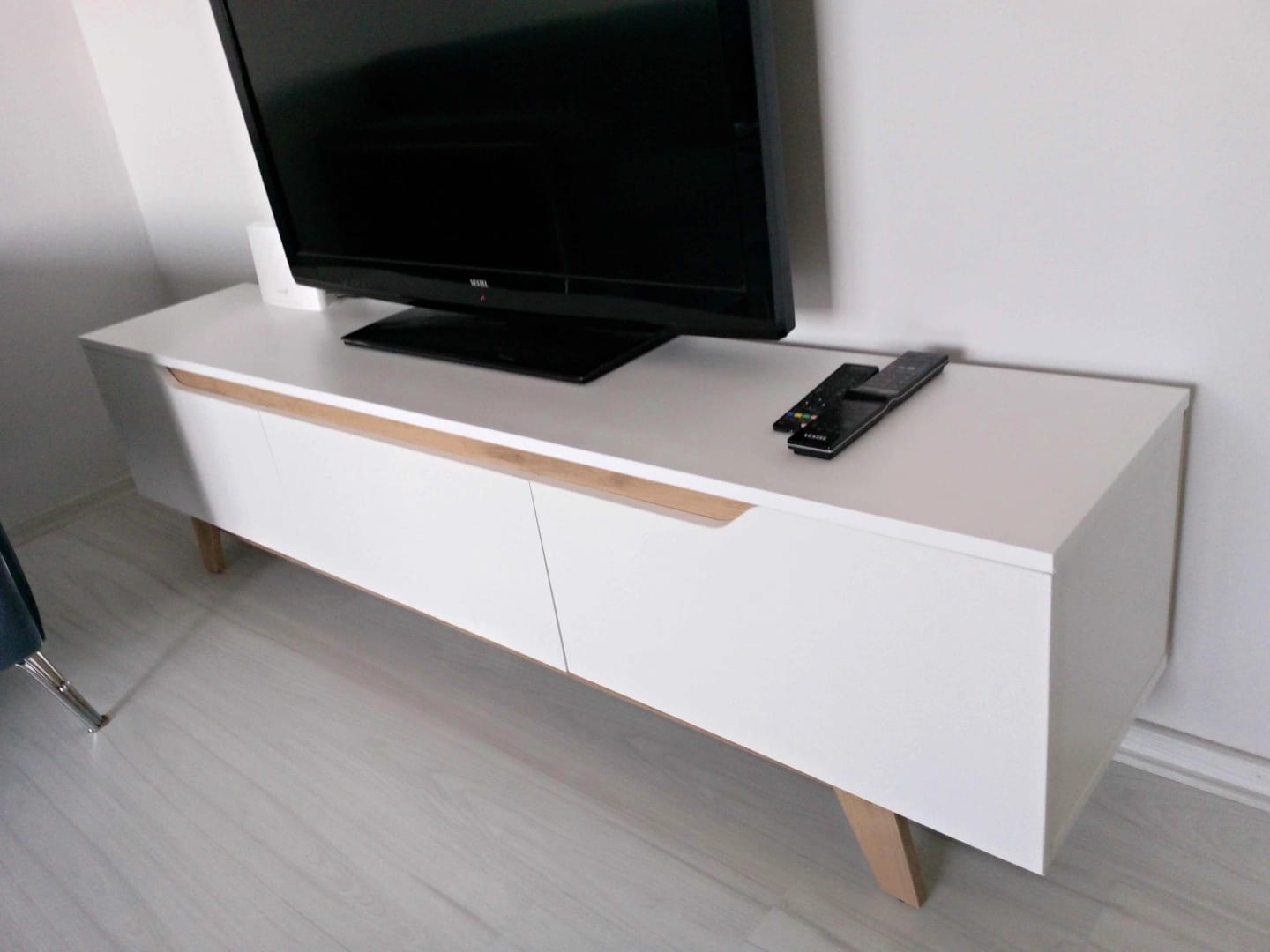 Customer photo review of Rani D1 Tv Ünitesi Modern Ayaklı Tv Sehpası 180 cm  Beyaz - Sepet Ceviz