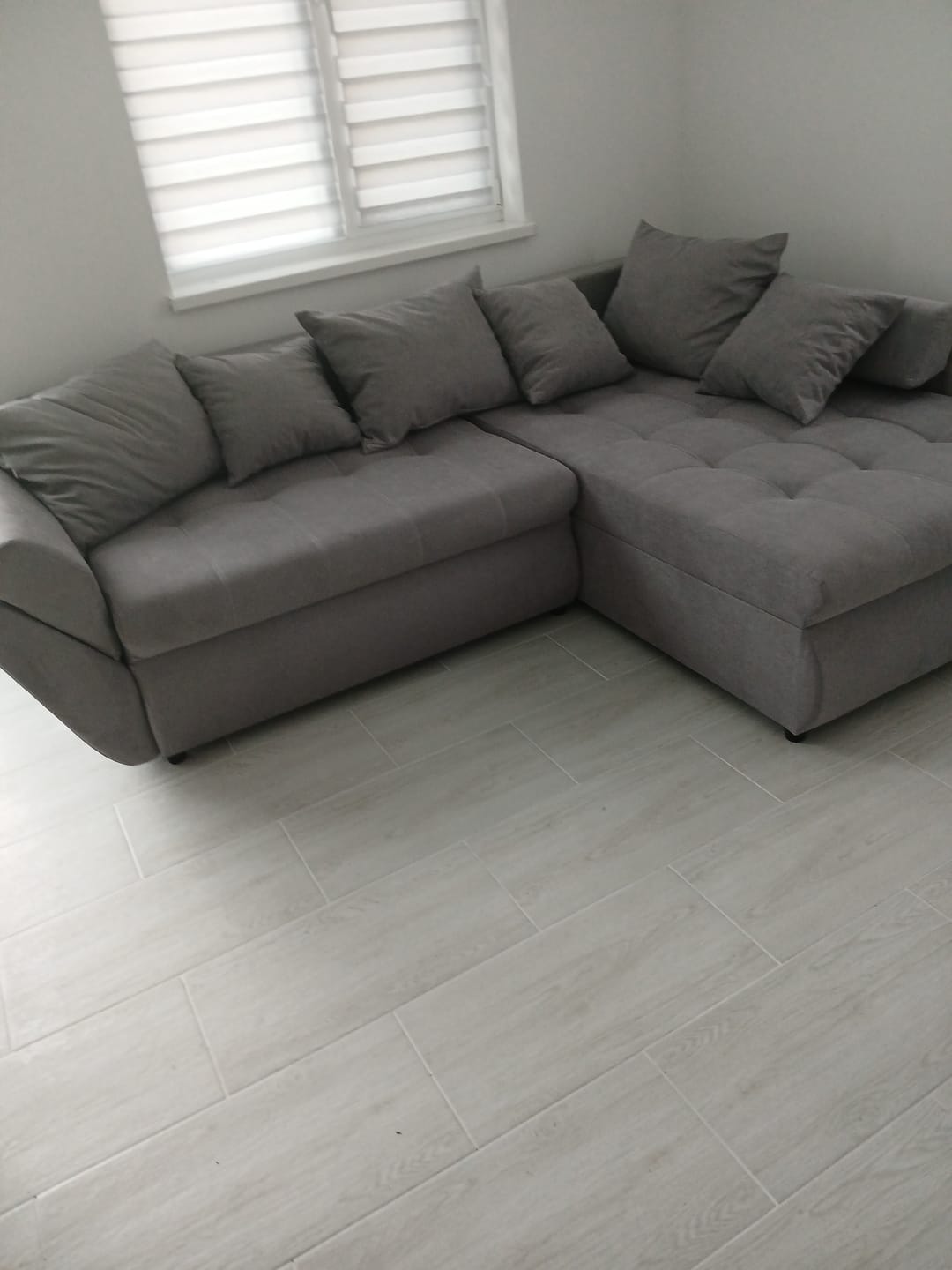 Customer photo review of Colțar extensibil dumonde cu ladă de depozitare si sezut confortabil din spuma HR, Loana Grey II 270x185 cm