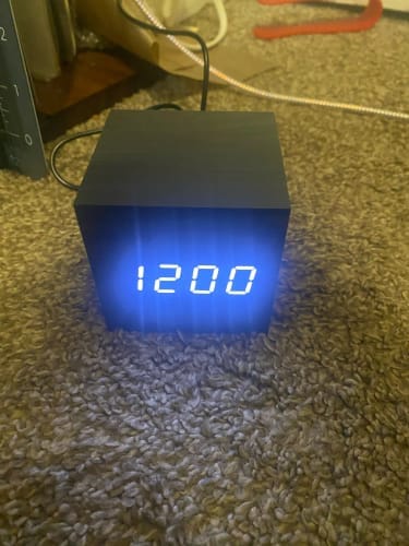 Customer photo review of Réveil bois cube