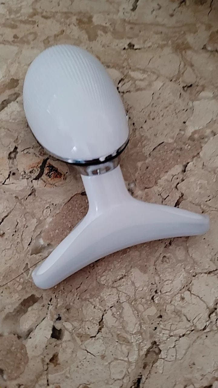 Customer photo review of Vibralift™ - Multifunktionel Nakke- og Ansigtsmassager med LED-terapi, Sonic Vibration og Varmebehandling