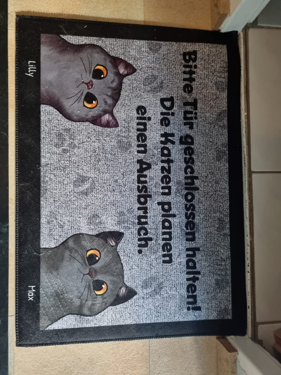 Customer photo review of Katzen planen einen Ausbruch - Individuelle Fußmatte