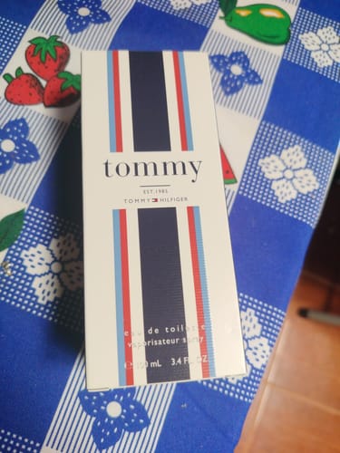 Customer photo review of Tommy Hilfiger