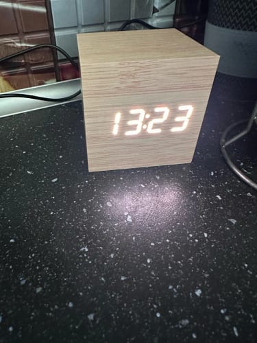Customer photo review of Réveil bois cube