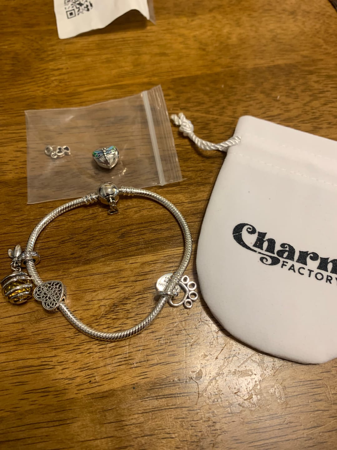 Customer photo review of Pulsera Esfera de Amor y Corazon