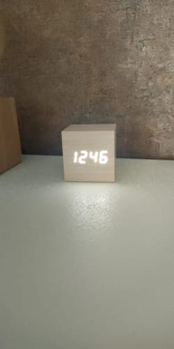 Customer photo review of Réveil bois cube
