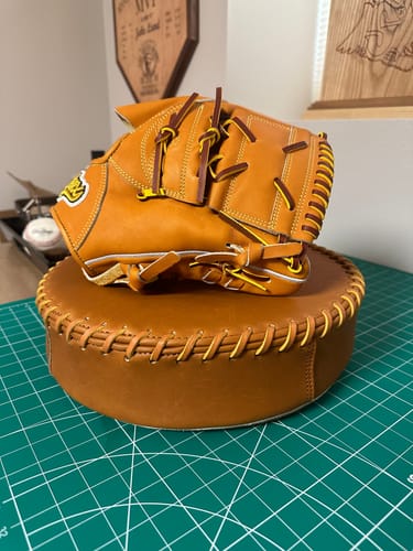 Customer photo review of Jax Fielding Glove | EN-7 | Pitcher | Tan