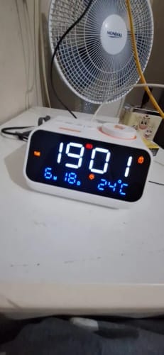 Customer photo review of Radio réveil moderne